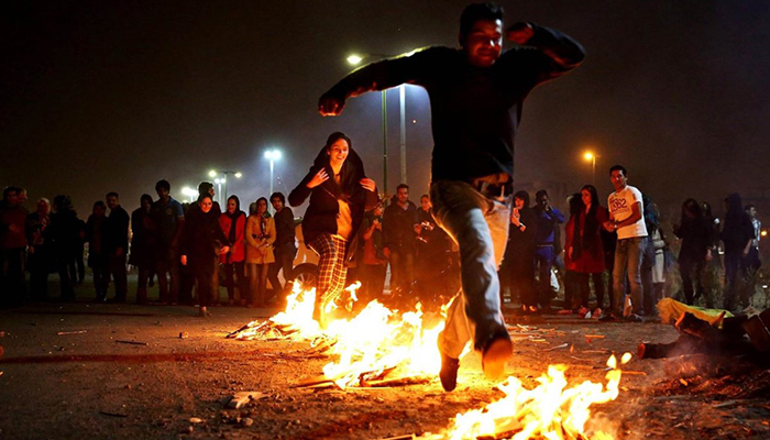 Festeggiamenti del Chaharshanbe Suri il mercoledì prima del capodanno iraniano