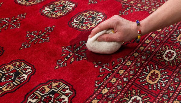 eliminare macchie dai tappeti persiani